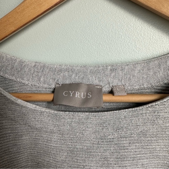 Light Grey Bell Sleeve blouse from Cyrus in size US L - Picture 3 of 7